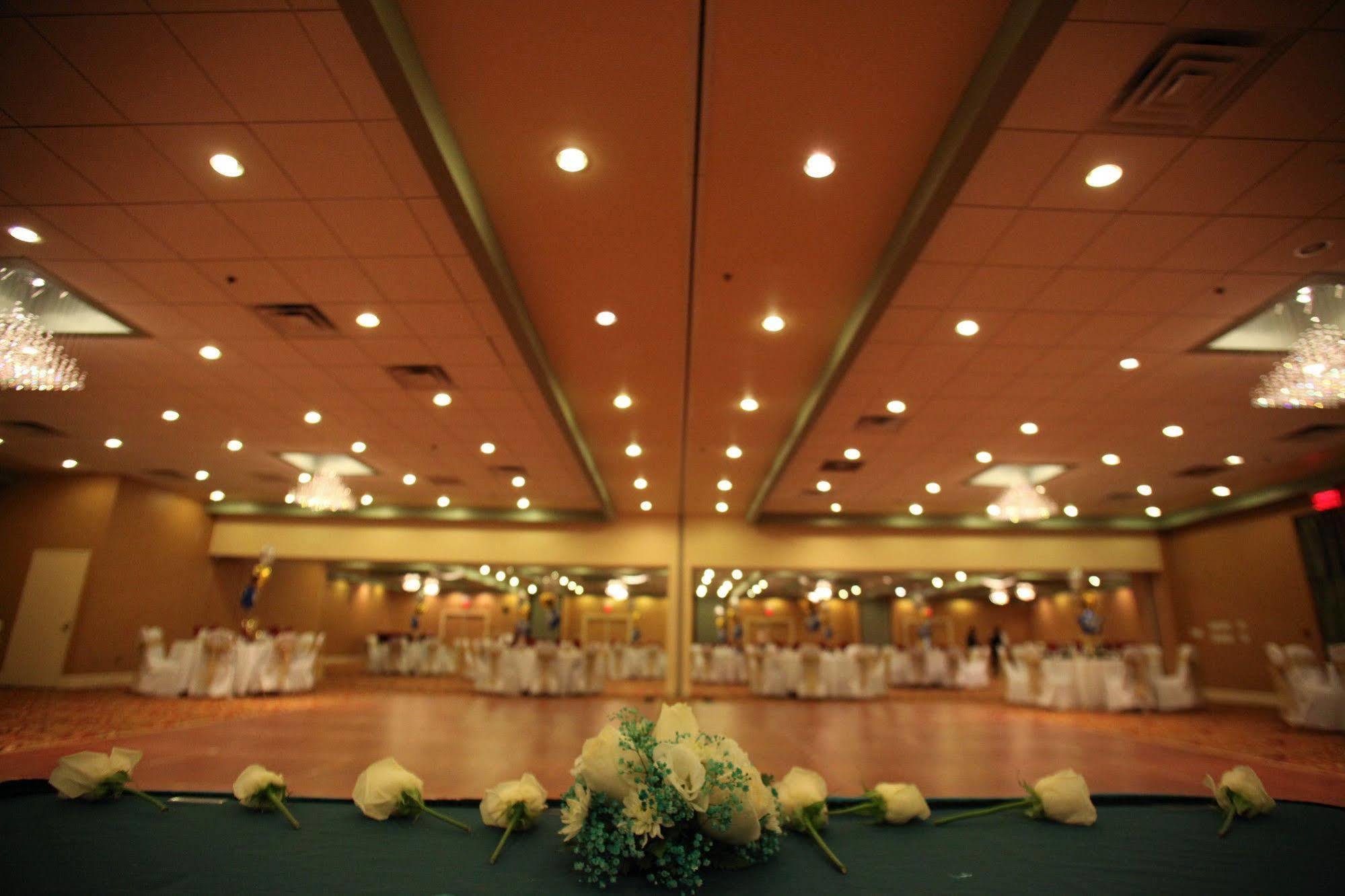 E Hotel Banquet & Conference Center Edison Restaurace fotografie